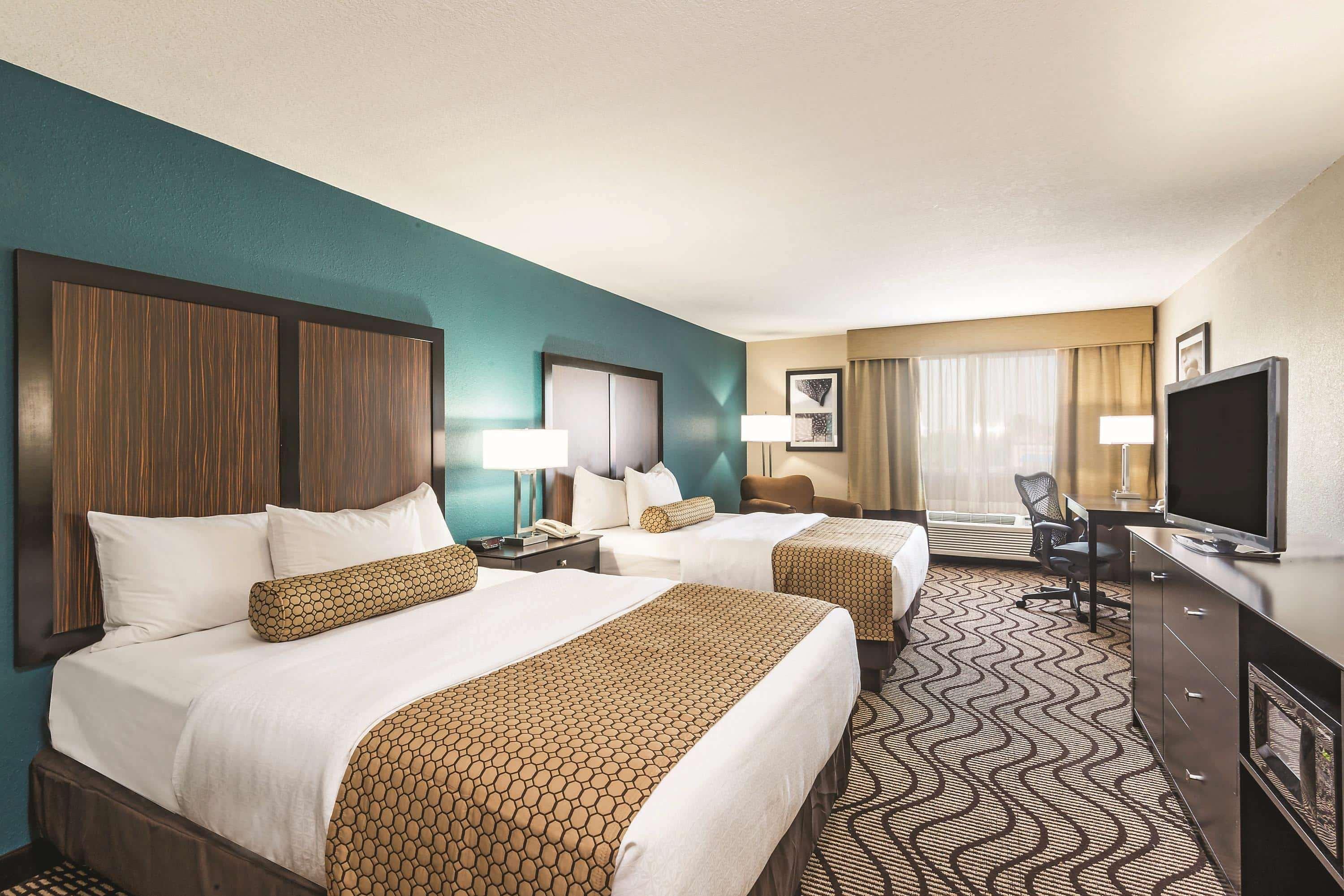 La Quinta By Wyndham Towne Square Hotel