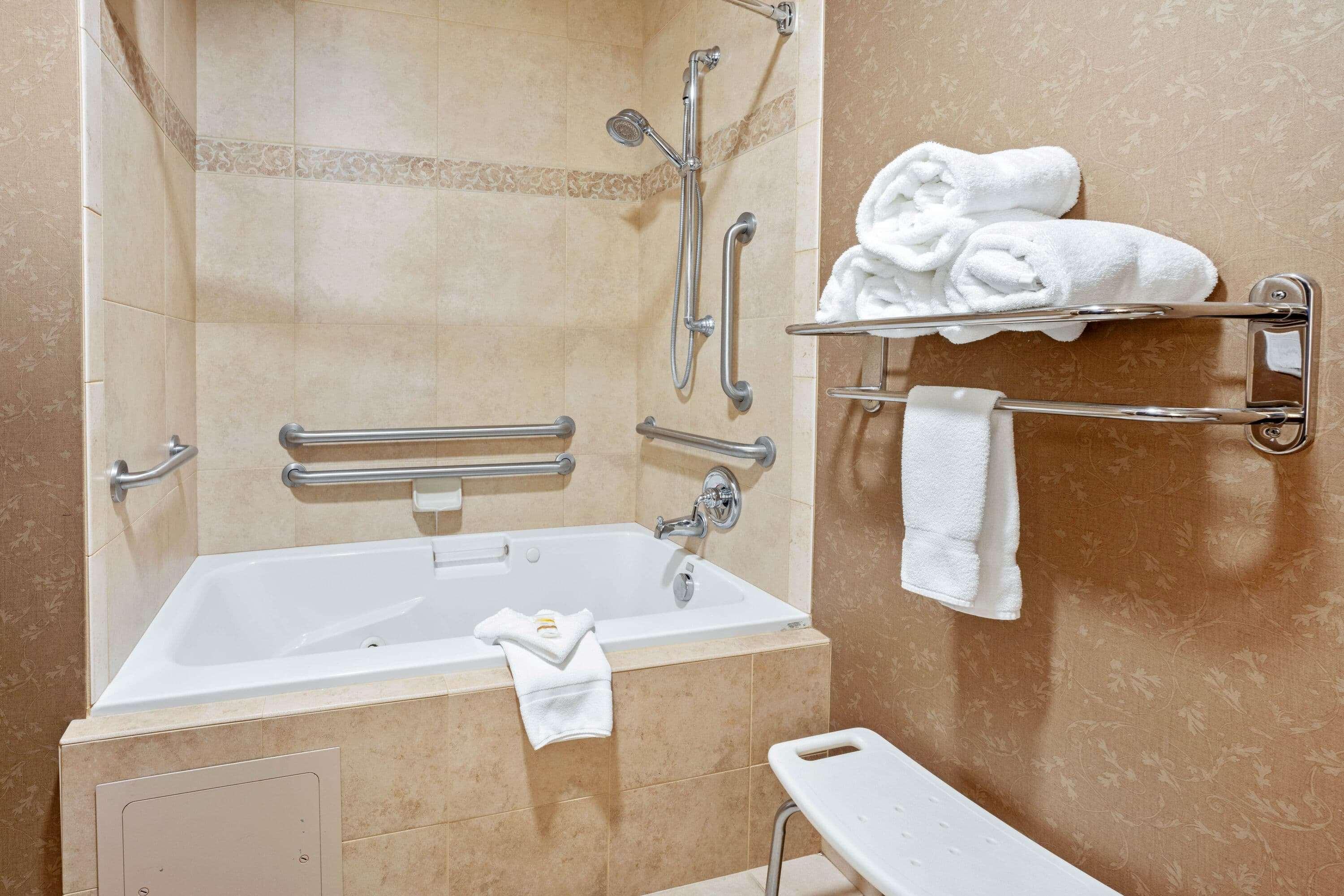 Hotel La Quinta By Wyndham Towne Square