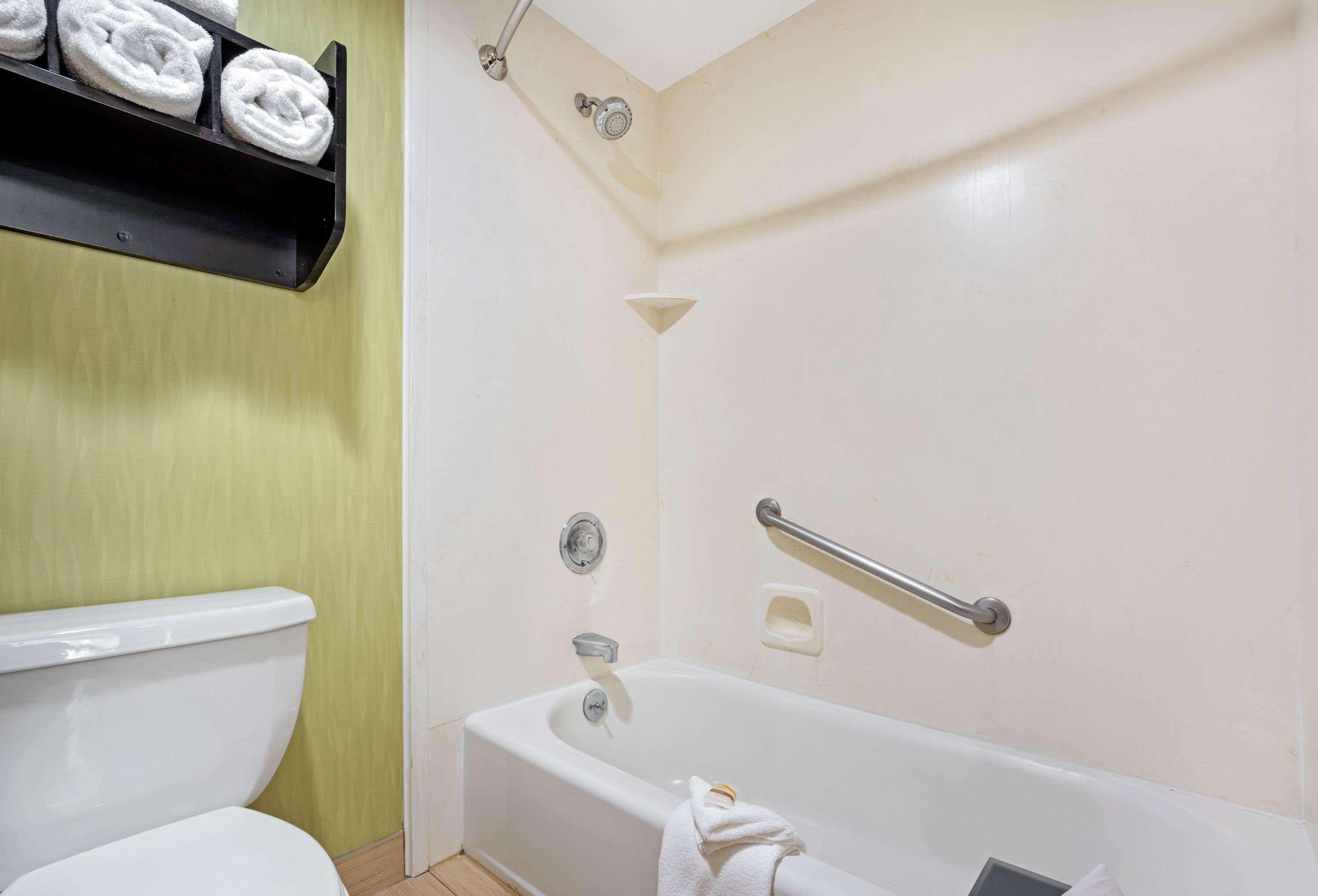 La Quinta By Wyndham Towne Square Hotel