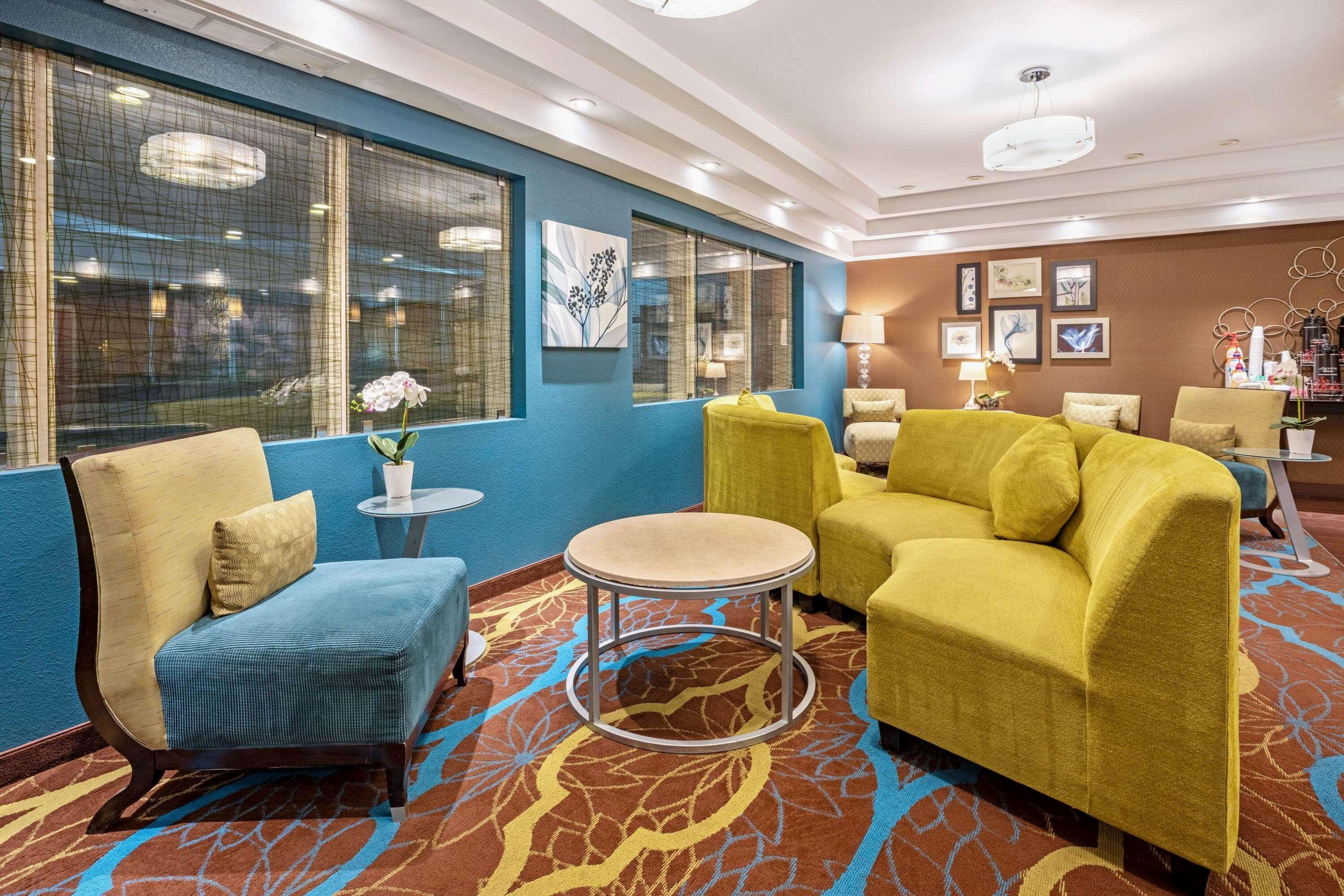 Hotel La Quinta By Wyndham Towne Square