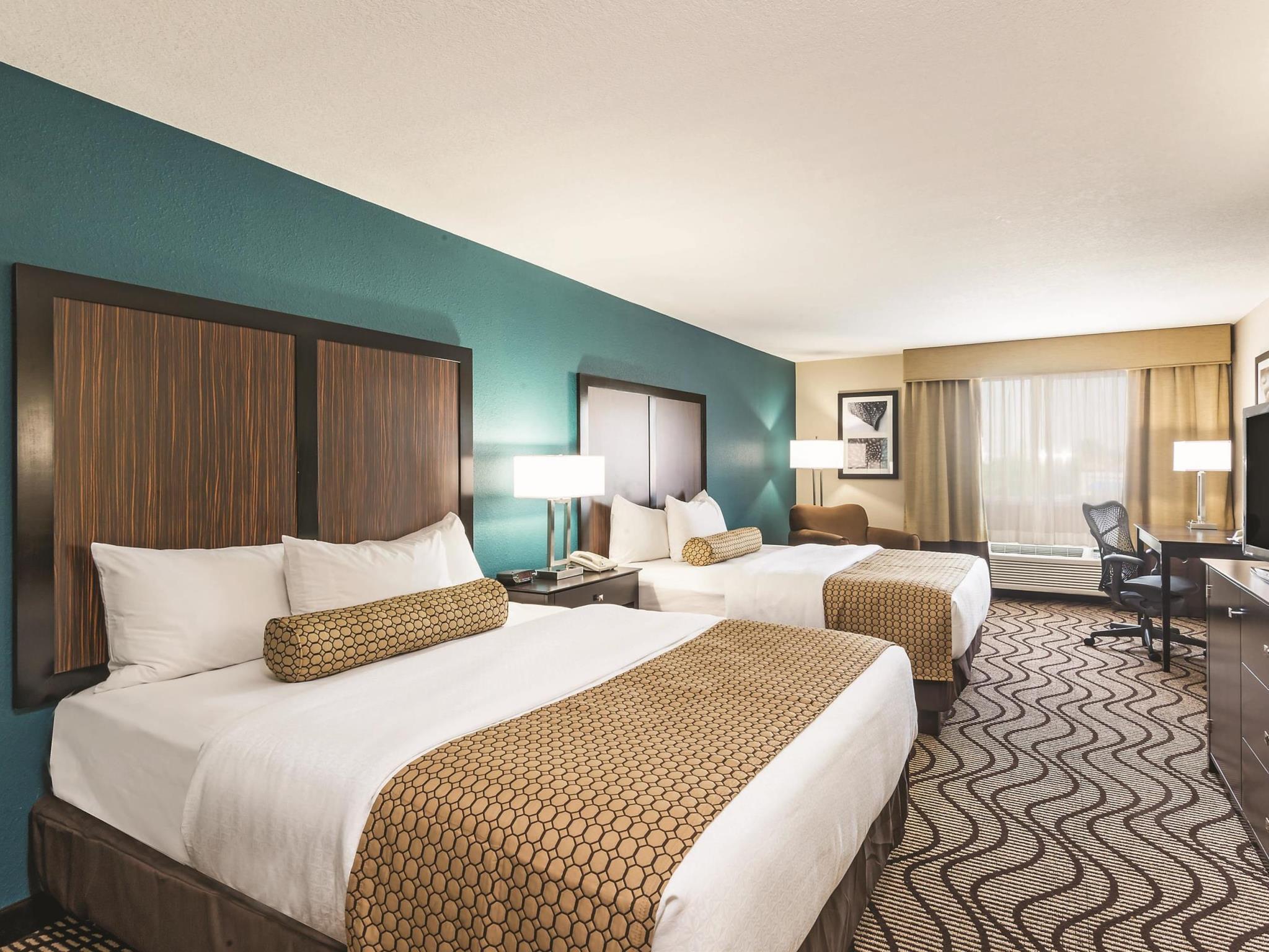 Hotel La Quinta By Wyndham Towne Square 2*