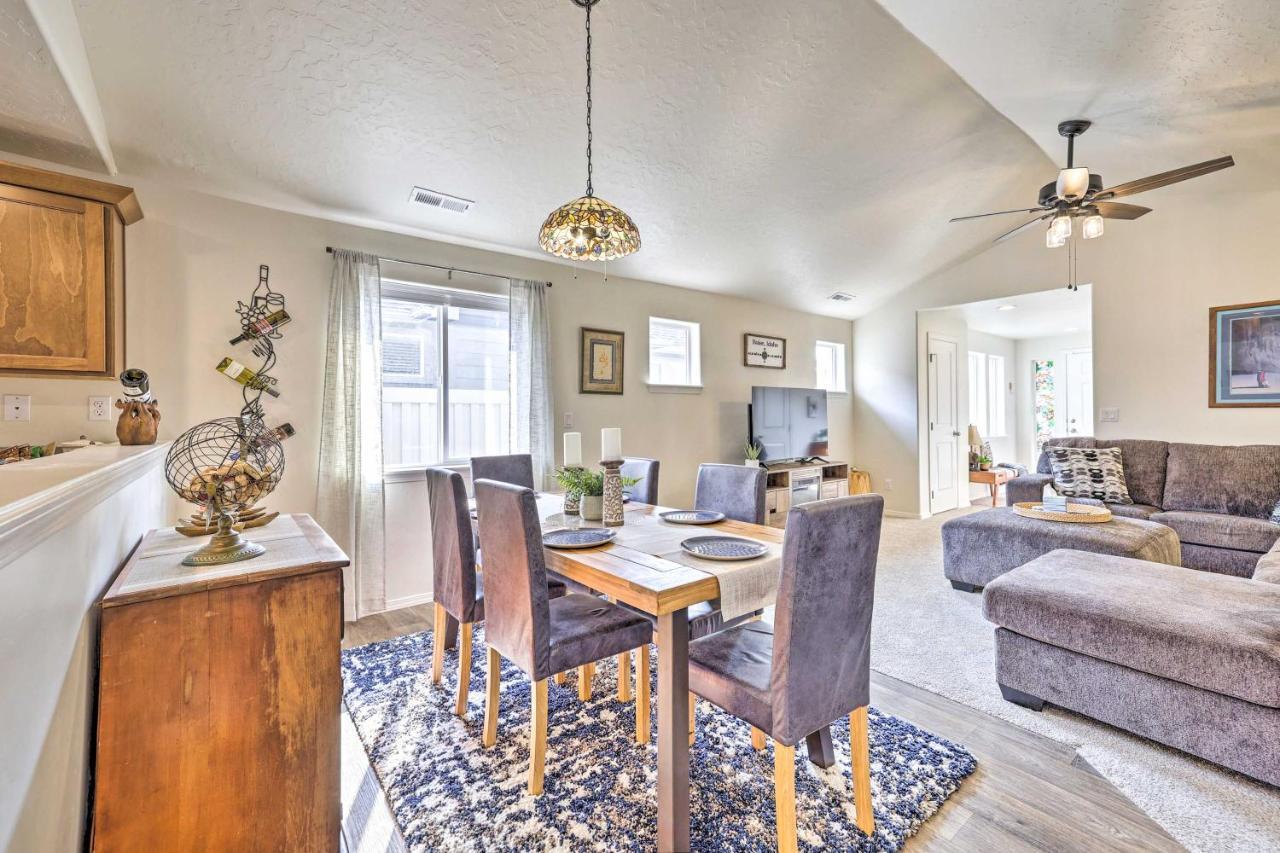 Prismatic Retreat With Fenced Backyard! Boise