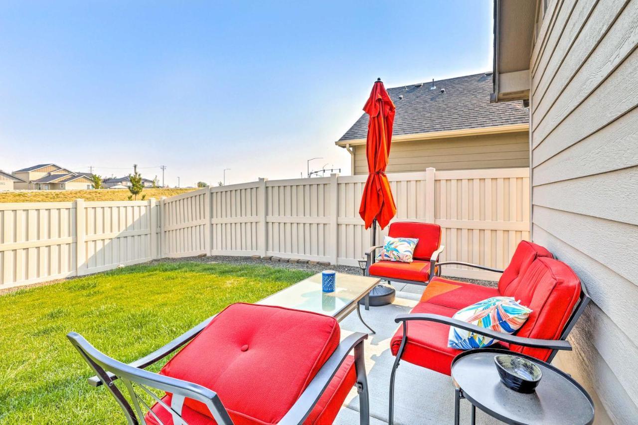 Prismatic Retreat With Fenced Backyard! Boise