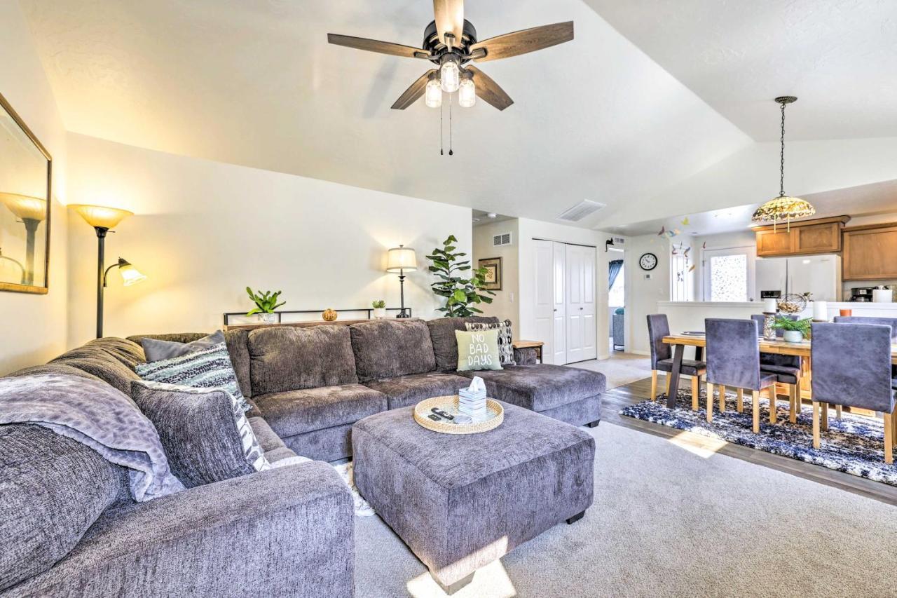 Prismatic Retreat With Fenced Backyard! * Boise