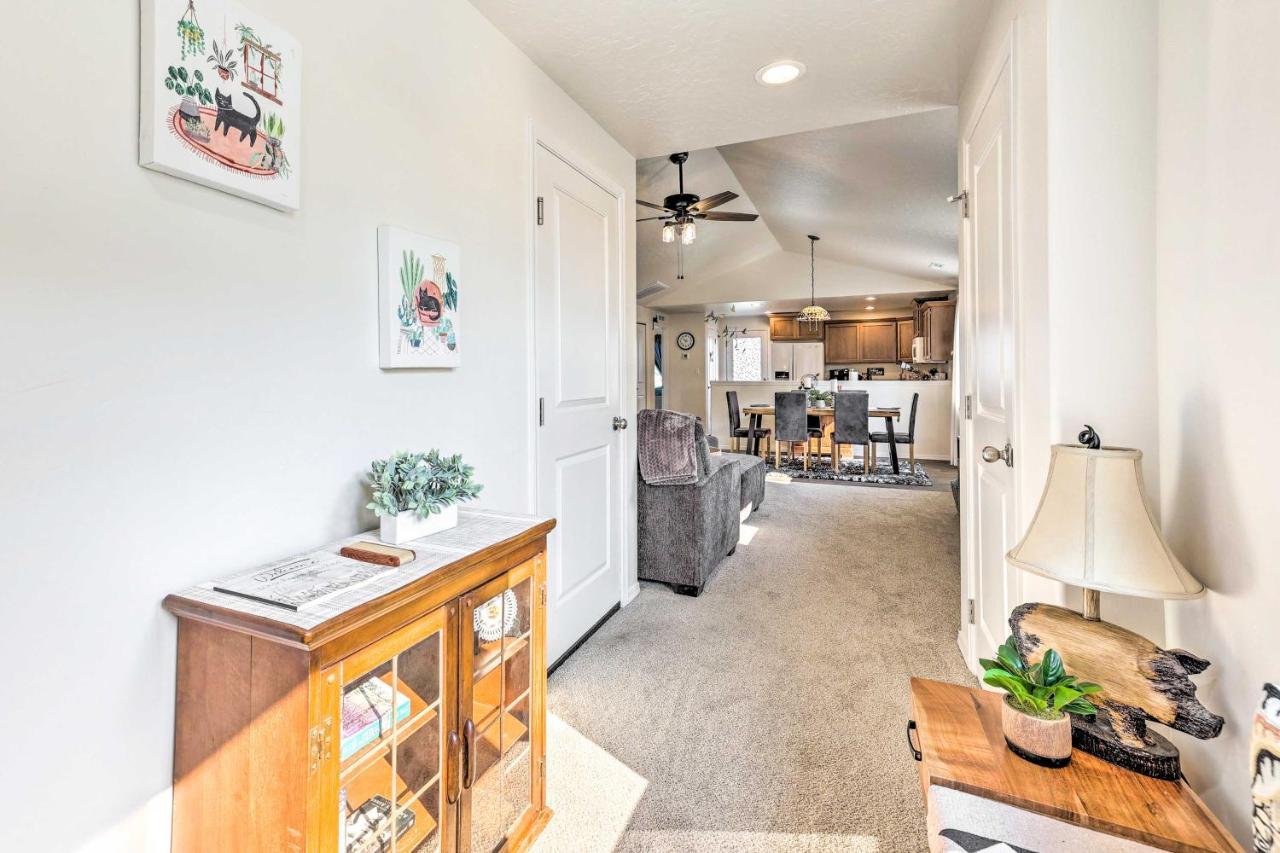 Holiday home Prismatic Retreat With Fenced Backyard! Boise