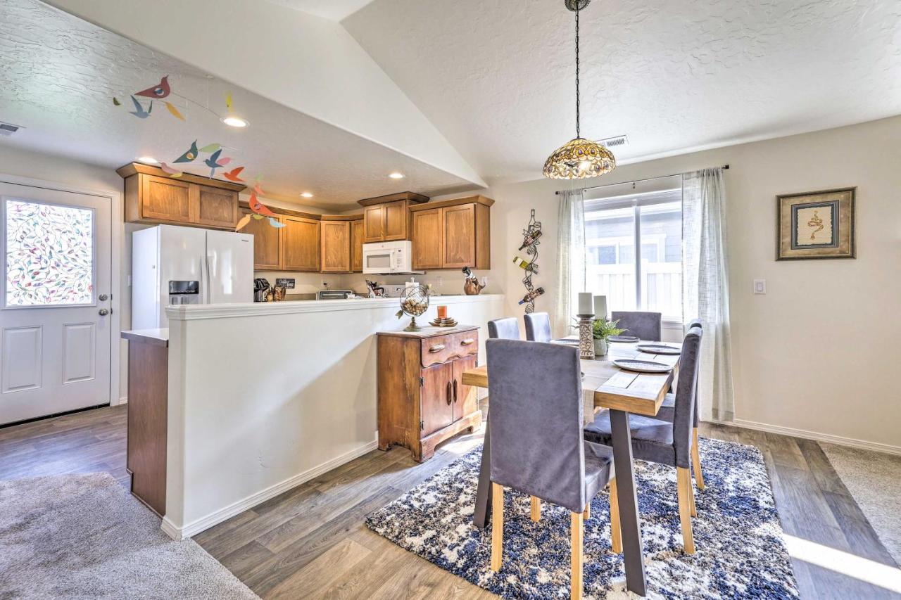 Prismatic Retreat With Fenced Backyard! Holiday home