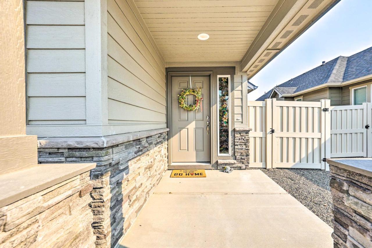 Prismatic Retreat With Fenced Backyard! * Boise