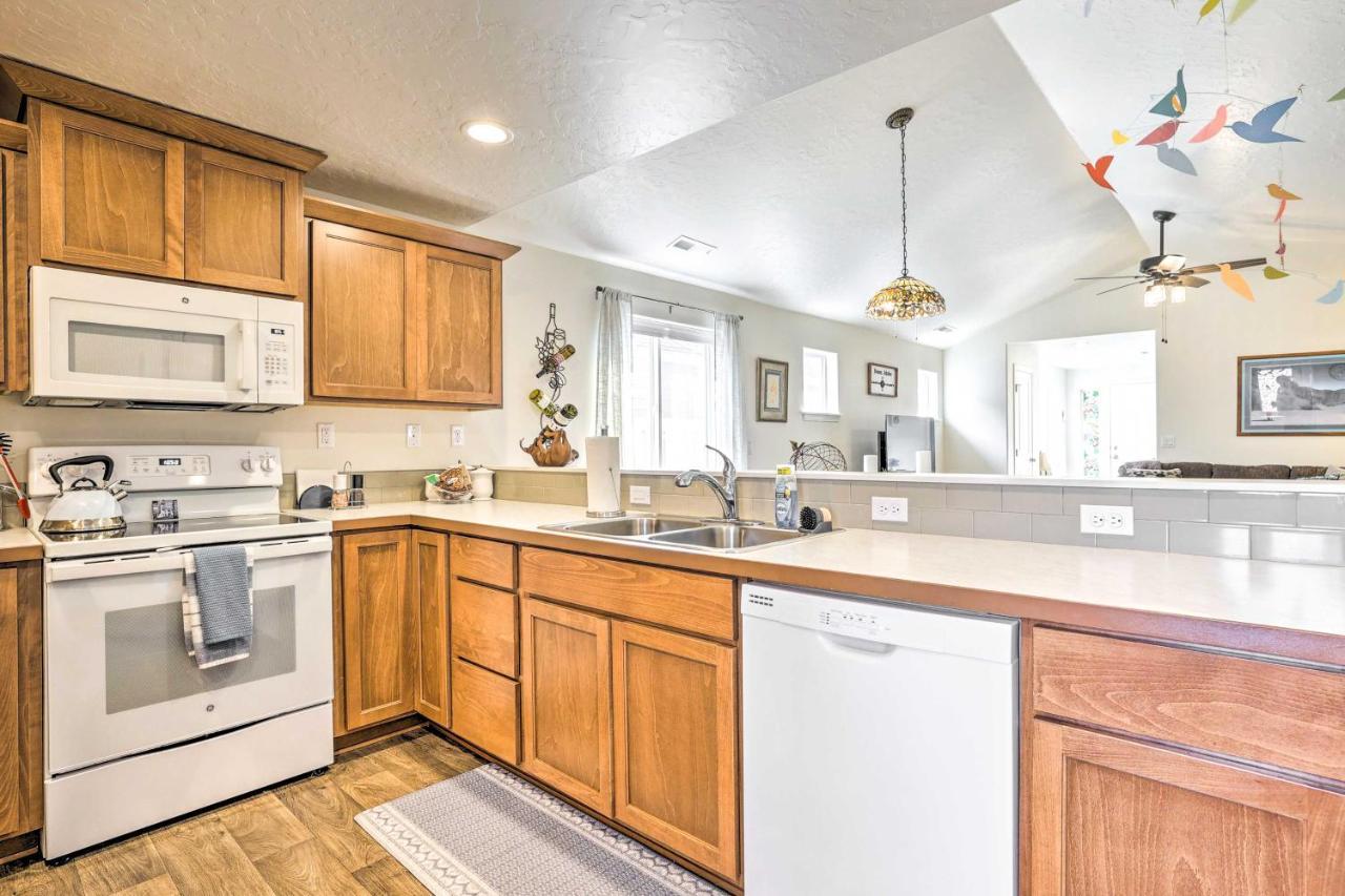 Prismatic Retreat With Fenced Backyard! * Boise