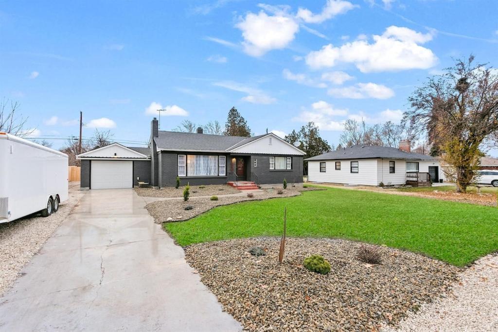 Cute Remodeled Midcentury On Bench