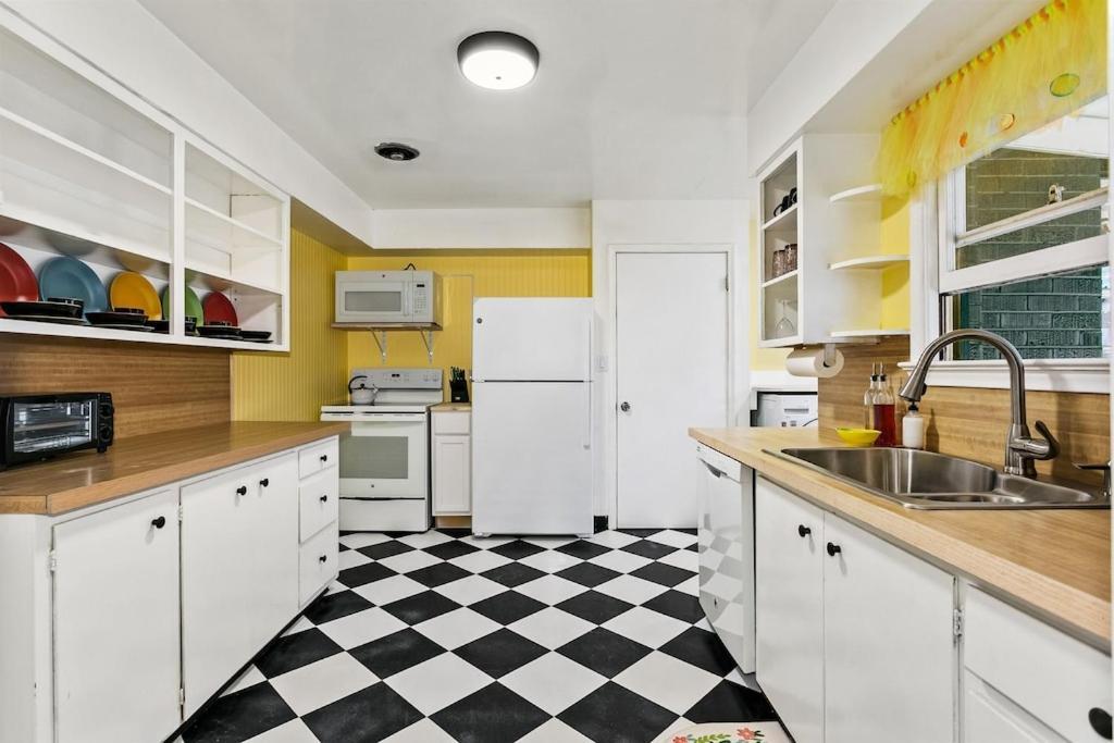 Holiday home Cute Remodeled Midcentury On Bench Boise