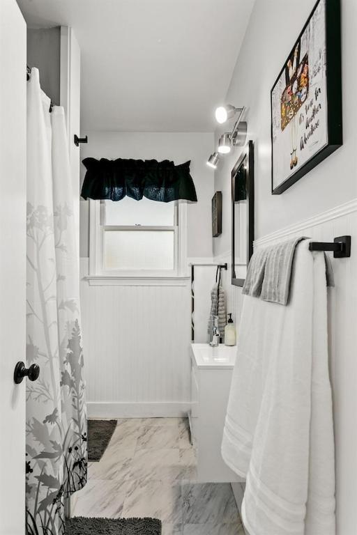 Cute Remodeled Midcentury On Bench