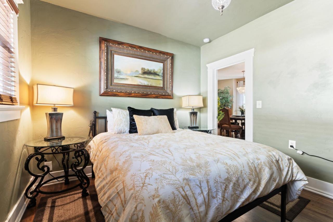 The Gatsby: Heated Pool & In North End Holiday home