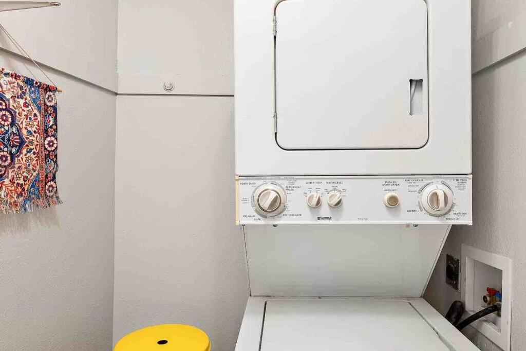 Historic Northend One Bedroom Near Foothills