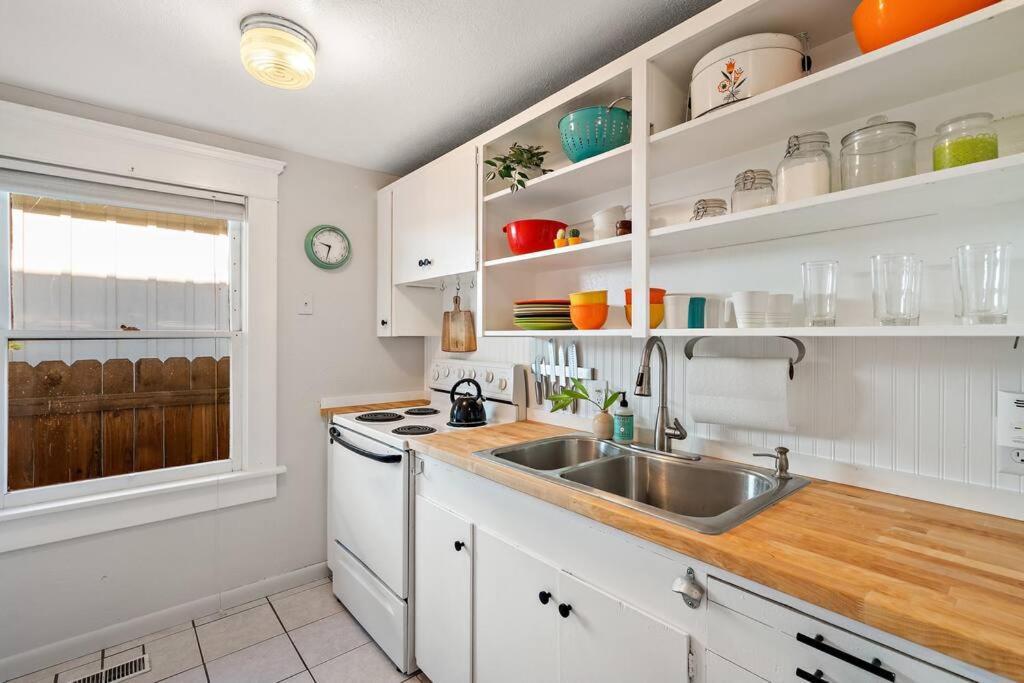 Historic Northend One Bedroom Near Foothills Holiday home *