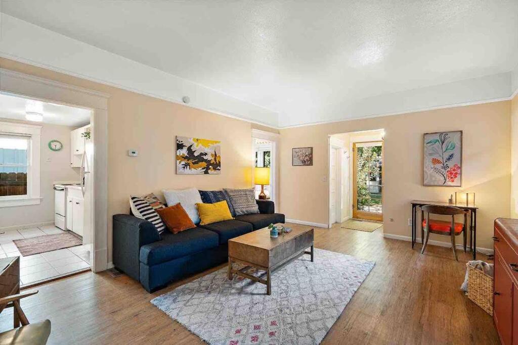 Holiday home Historic Northend One Bedroom Near Foothills