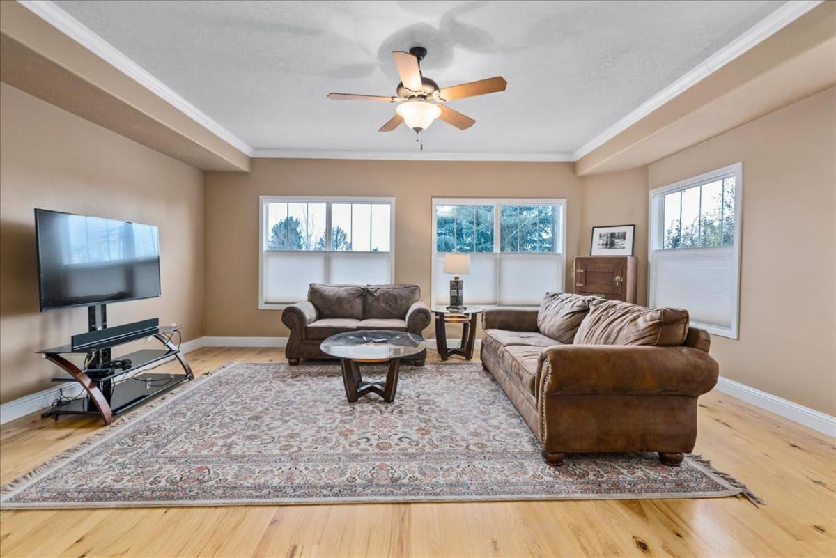Spacious 3 Story In The Foothills Holiday home *
