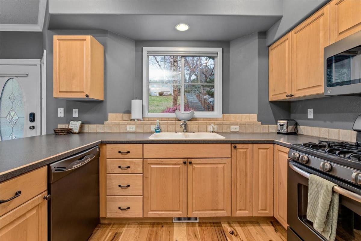 Spacious 3 Story In The Foothills Holiday home *