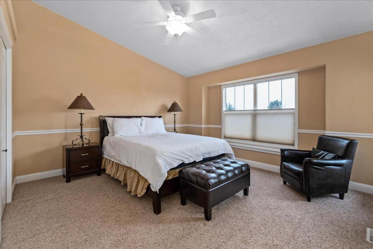 Spacious 3 Story In The Foothills *