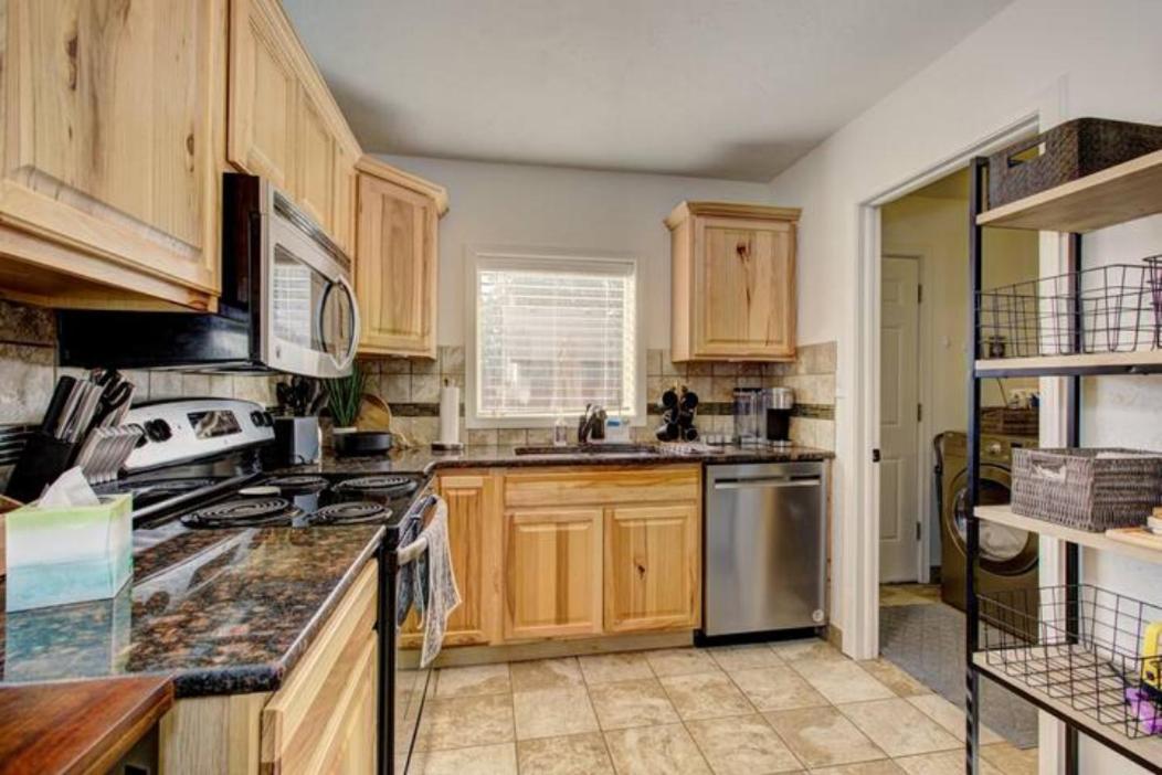 Sweet Idahome: Cozy King Near Bsu & Downtown Boise