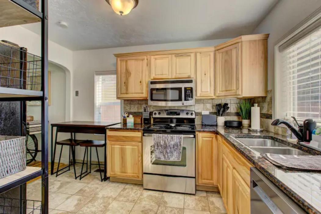 Holiday home Sweet Idahome: Cozy King Near Bsu & Downtown Boise