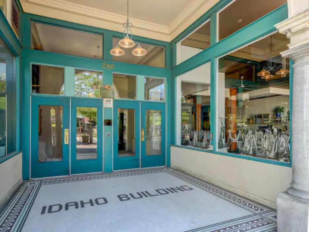 Downtown Digs: Urban Views & Posh Amenities Boise