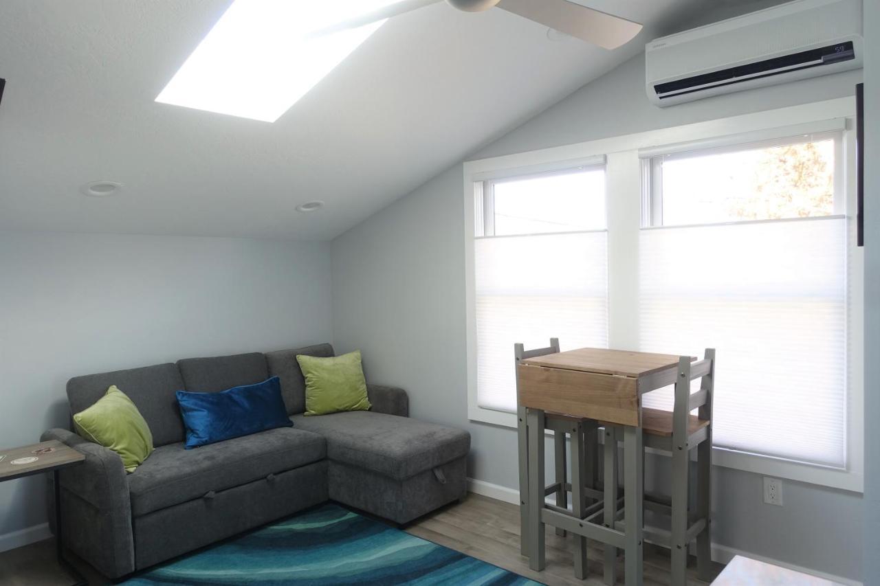 The Lilly Pad: Pet-friendly Hyde Park Retreat *