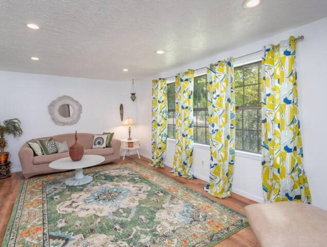 Global Art Haven: Lakewood Retreat Holiday home Boise