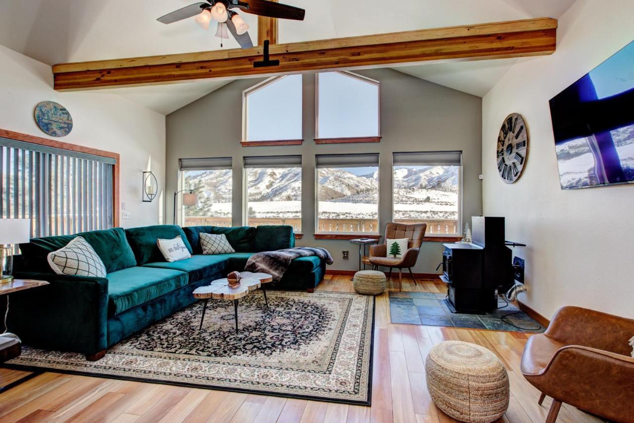 Twin Pines Wilderness Cabin: Scenic Views & Pet-friendly Retreat * Boise