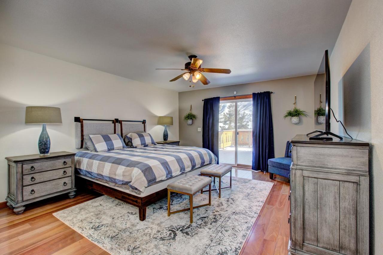 Twin Pines Wilderness Cabin: Scenic Views & Pet-friendly Retreat *