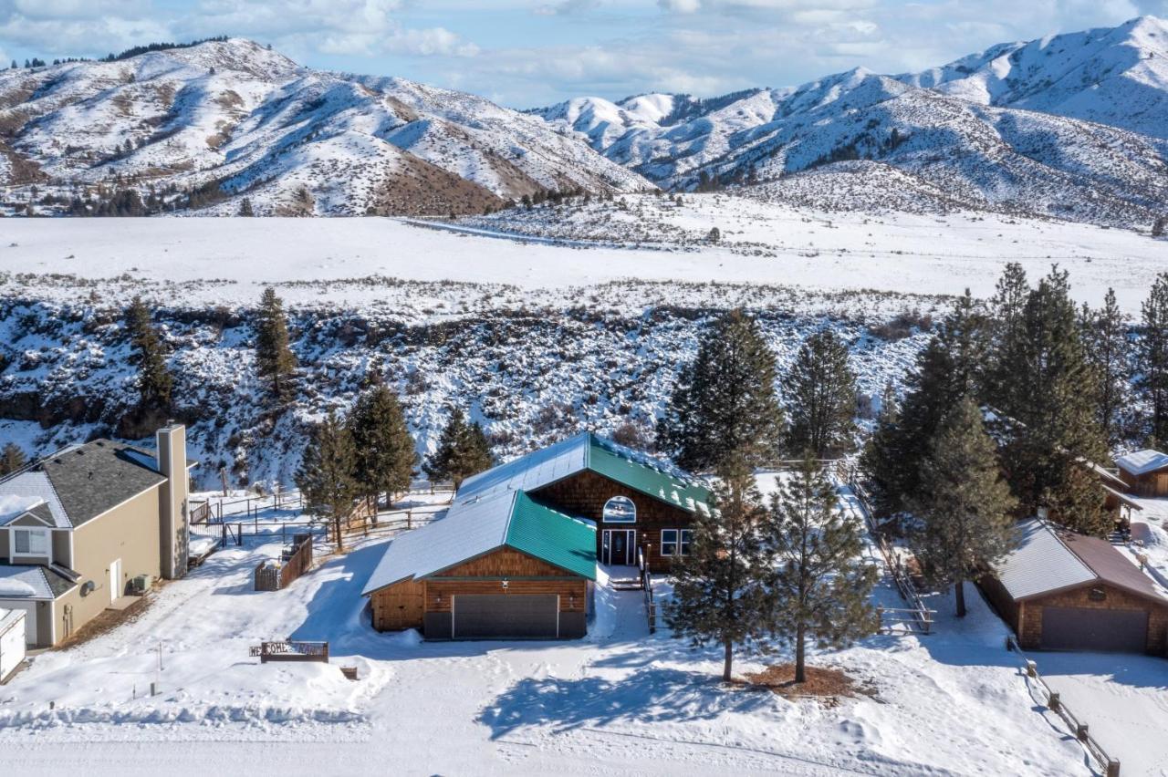 Twin Pines Wilderness Cabin: Scenic Views & Pet-friendly Retreat Holiday home Boise