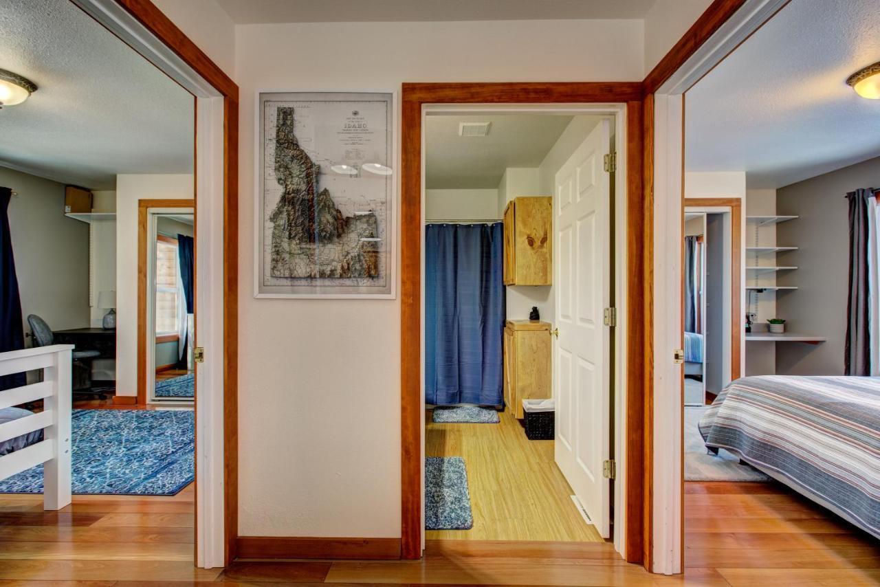 Twin Pines Wilderness Cabin: Scenic Views & Pet-friendly Retreat Holiday home Boise