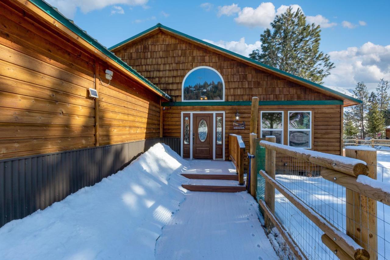 Twin Pines Wilderness Cabin: Scenic Views & Pet-friendly Retreat Boise