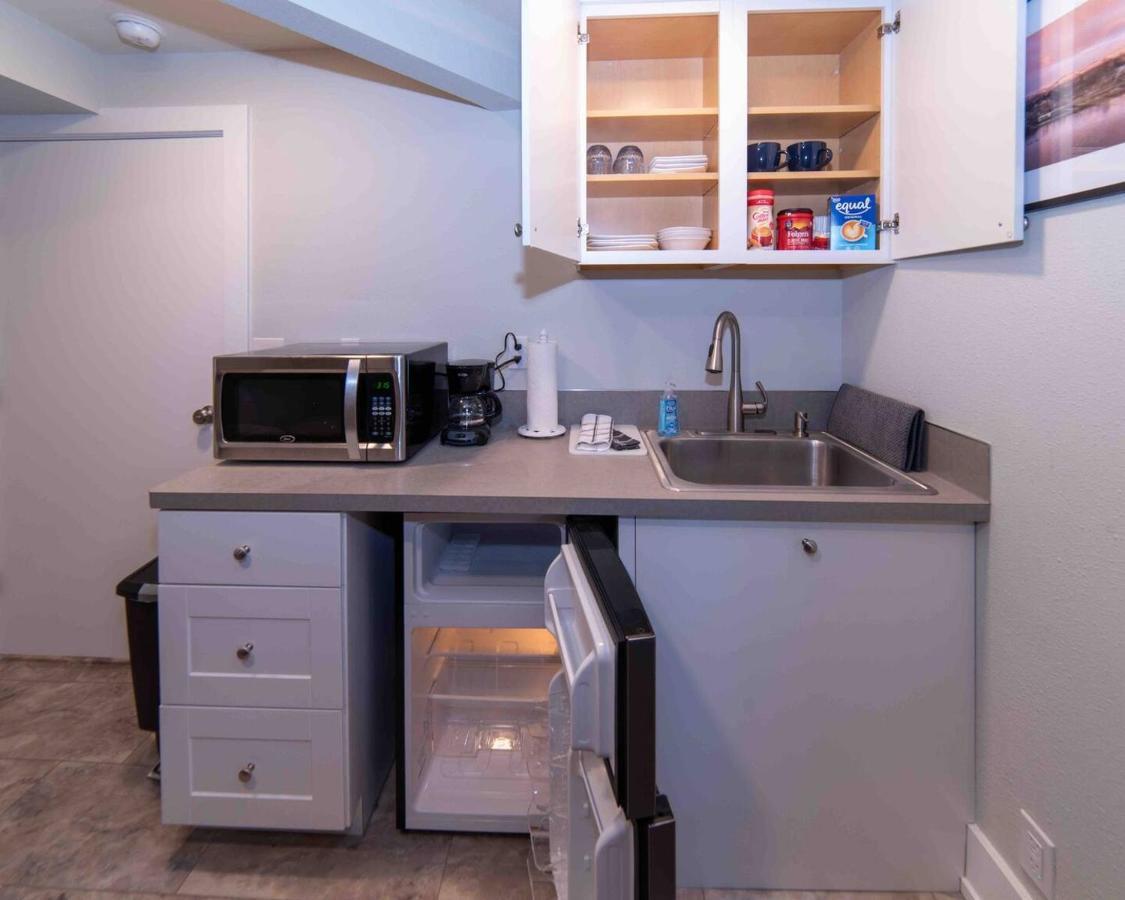 Heavenly Hideaway, The Tiny Apt There Ever Was! In Two Studio With Modern, New Bathroom Located In Boise's West End, Close To Shopping And Retail, 10 Minutes From Downtown Boise, You'll Find The Amenities Washer