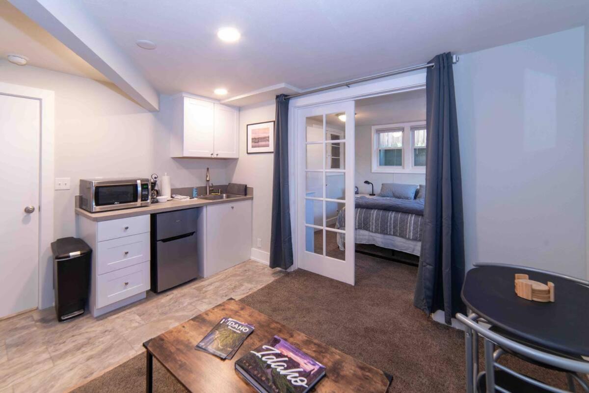 Heavenly Hideaway, The Tiny Apt There Ever Was! In Two Studio With Modern, New Bathroom Located In Boise's West End, Close To Shopping And Retail, 10 Minutes From Downtown Boise, You'll Find The Amenities Washer *