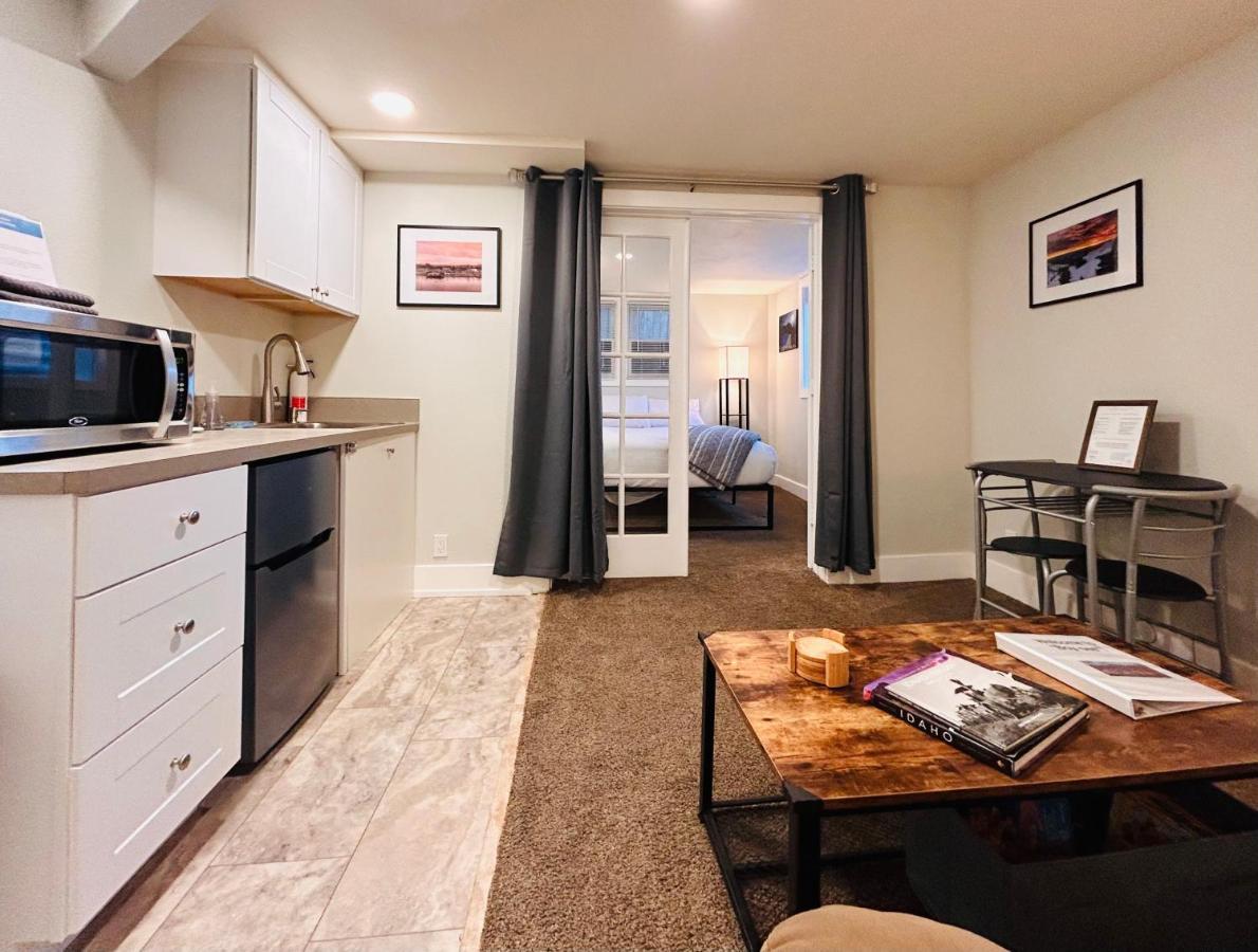 Heavenly Hideaway, The Tiny Apt There Ever Was! In Two Studio With Modern, New Bathroom Located In Boise's West End, Close To Shopping And Retail, 10 Minutes From Downtown Boise, You'll Find The Amenities Washer Apartment
