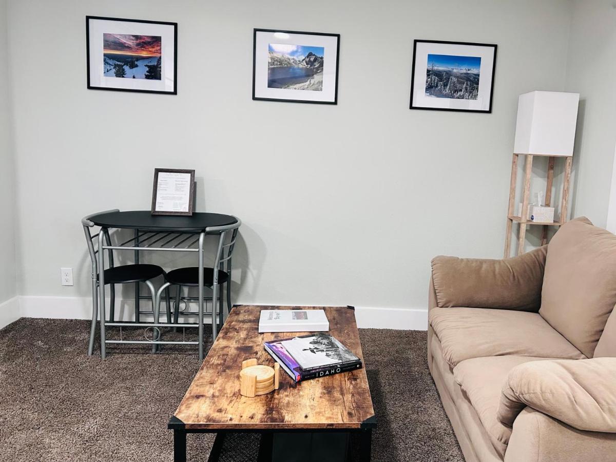 Heavenly Hideaway, The Tiny Apt There Ever Was! In Two Studio With Modern, New Bathroom Located In Boise's West End, Close To Shopping And Retail, 10 Minutes From Downtown Boise, You'll Find The Amenities Washer Apartment