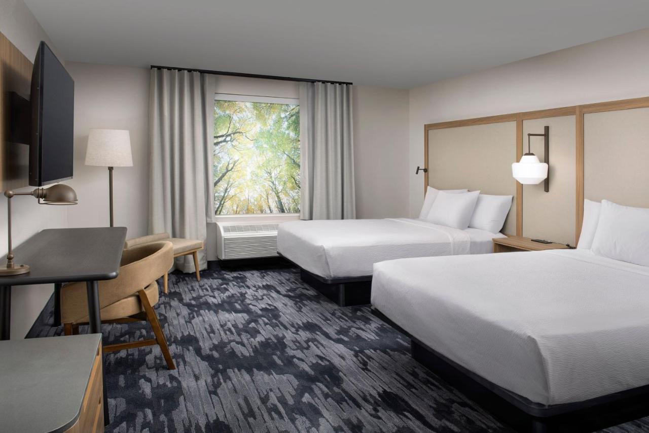 Hotel Fairfield & By Marriott West 3*
