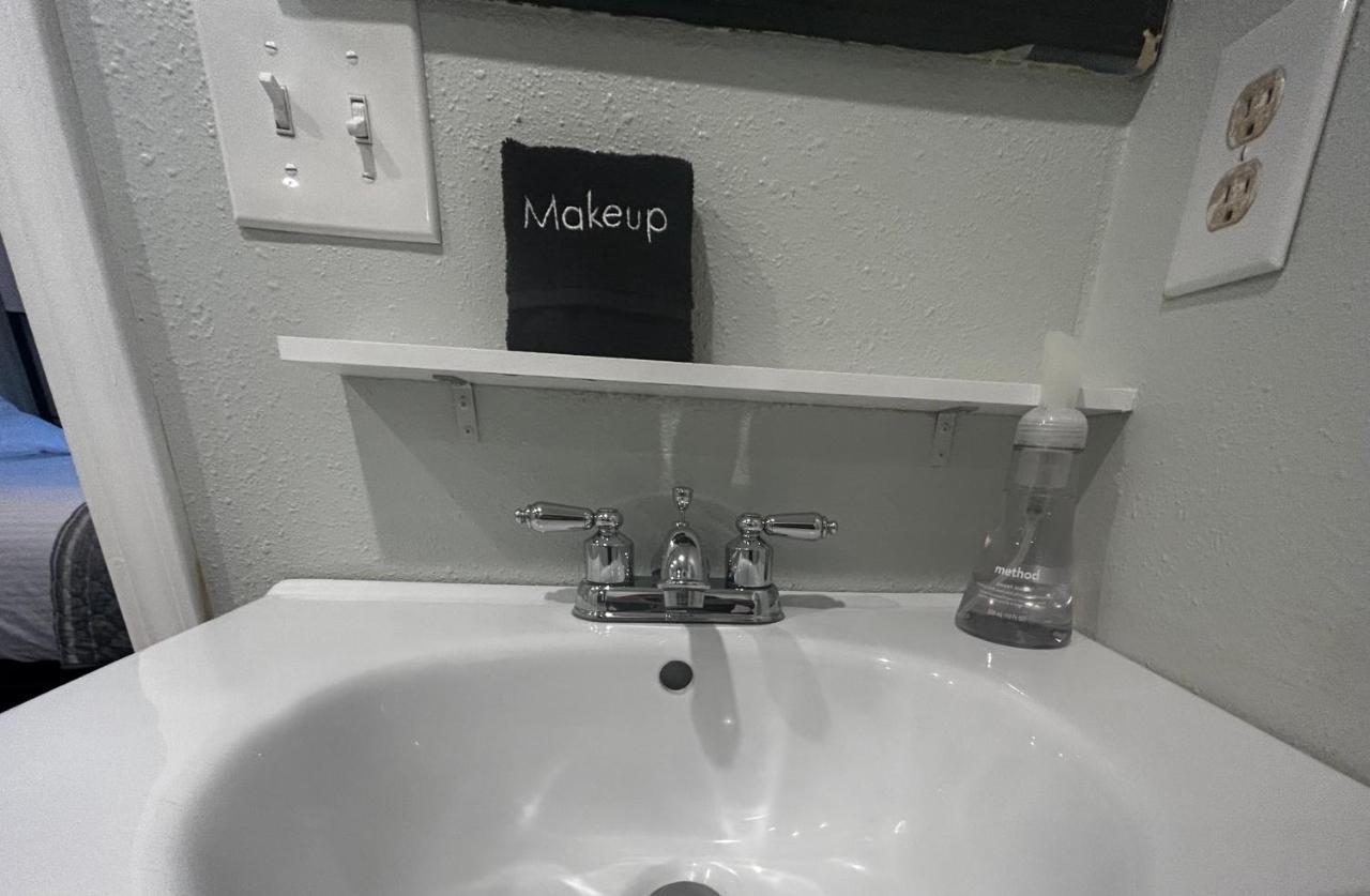 Apartment Heavenly Hideaway, The Tiny Apt There Ever Was! In Two Studio With Modern, New Bathroom Located In Boise's West End, Close To Shopping And Retail, 10 Minutes From Downtown Boise, You'll Find The Amenities Washer Boise