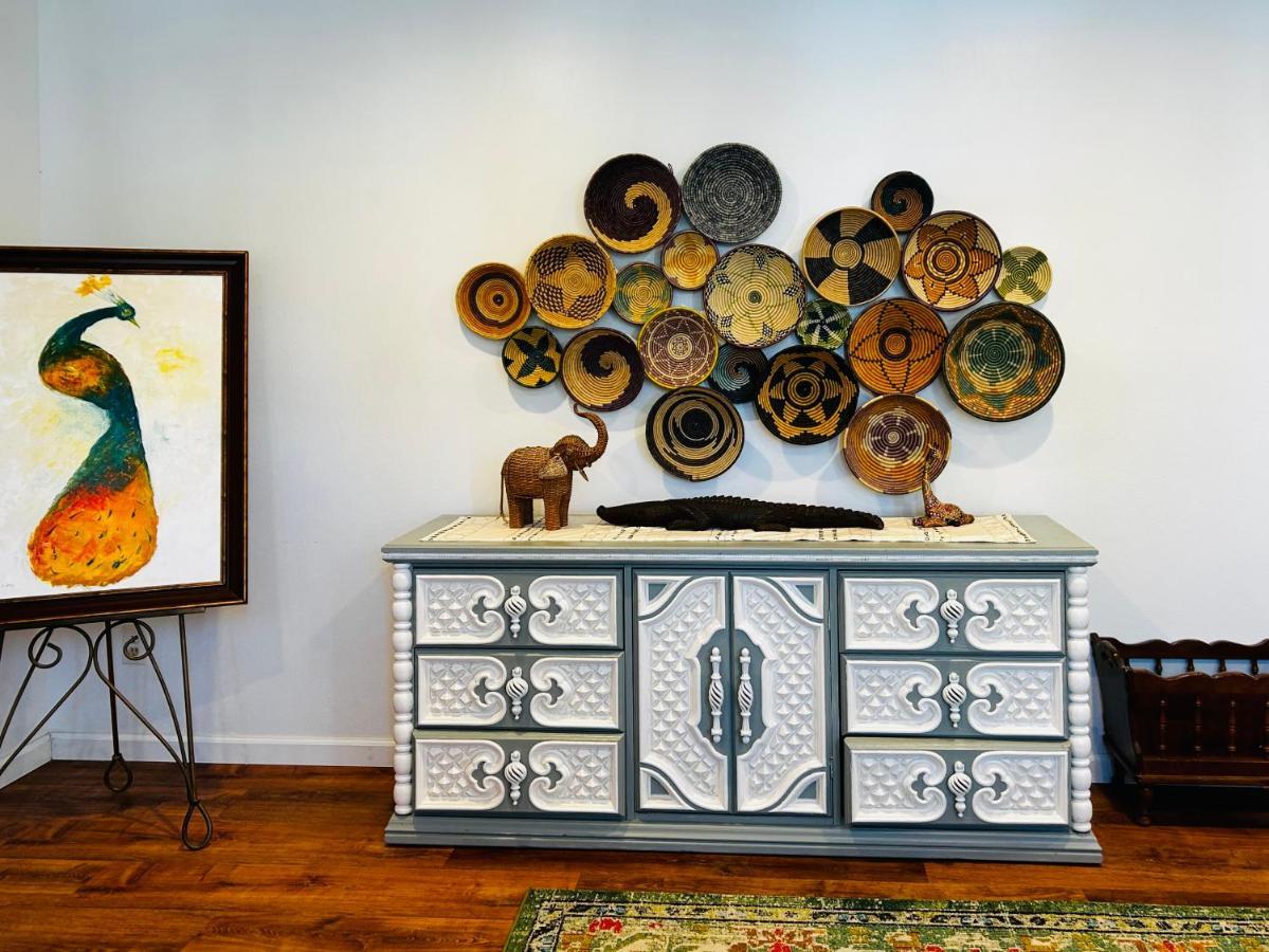Holiday home Global Art Haven: Lakewood Retreat