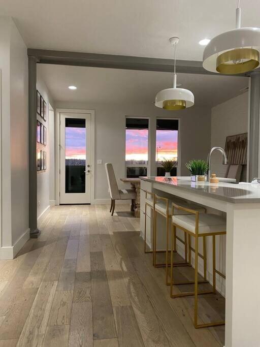 Airport-balconynew Condo-se Boise-parks-hiking-pa Boise