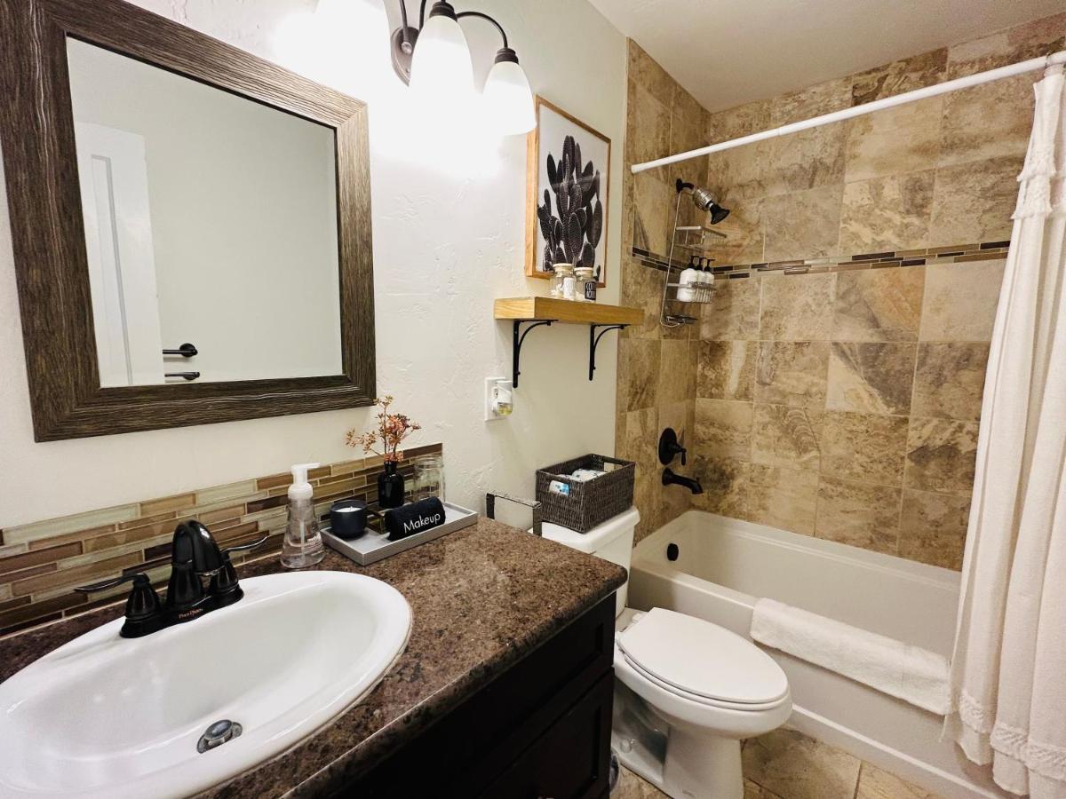 Sweet Idahome: Cozy King Near Bsu & Downtown Holiday home *