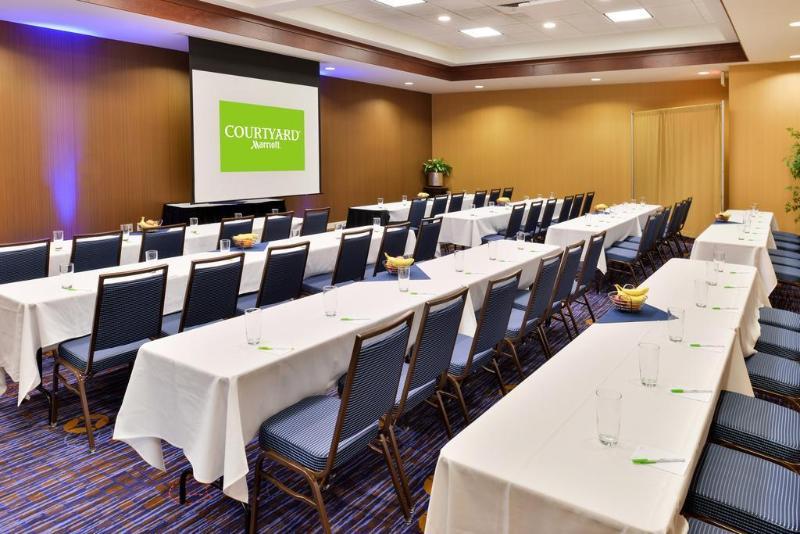 Hotel Courtyard By Marriott West/meridian