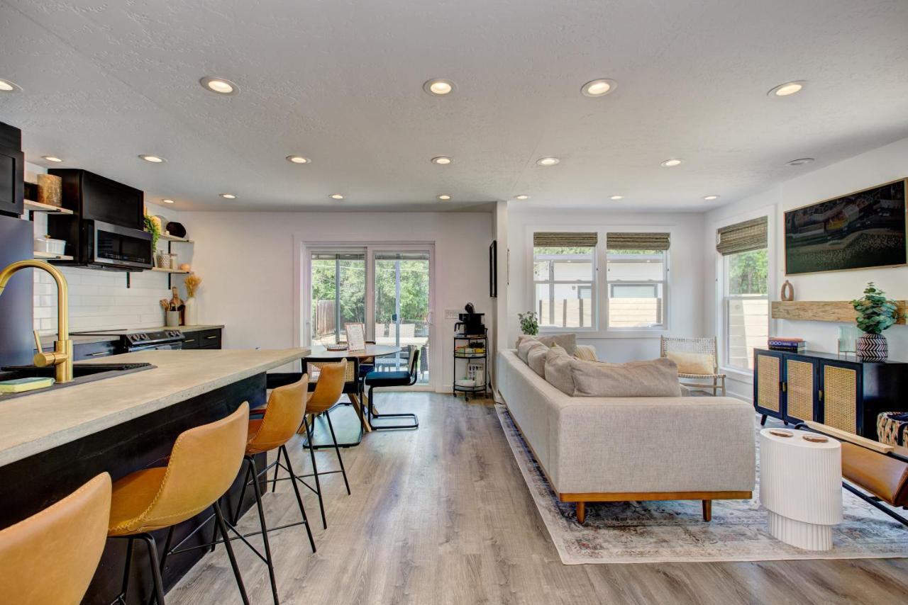 Off-broadway - Modern Woutdoor Haven Holiday home