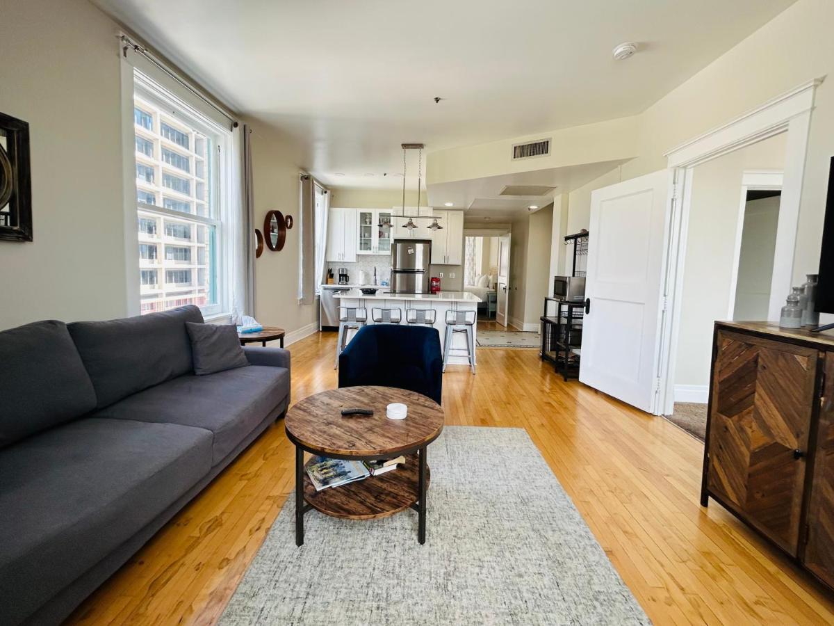Apartment Downtown Digs: Urban Views & Posh Amenities