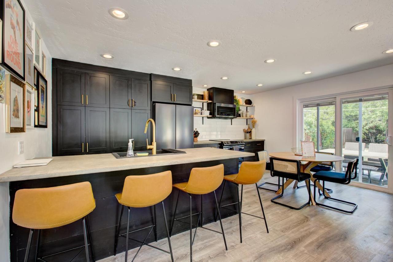 Off-broadway - Modern Woutdoor Haven *