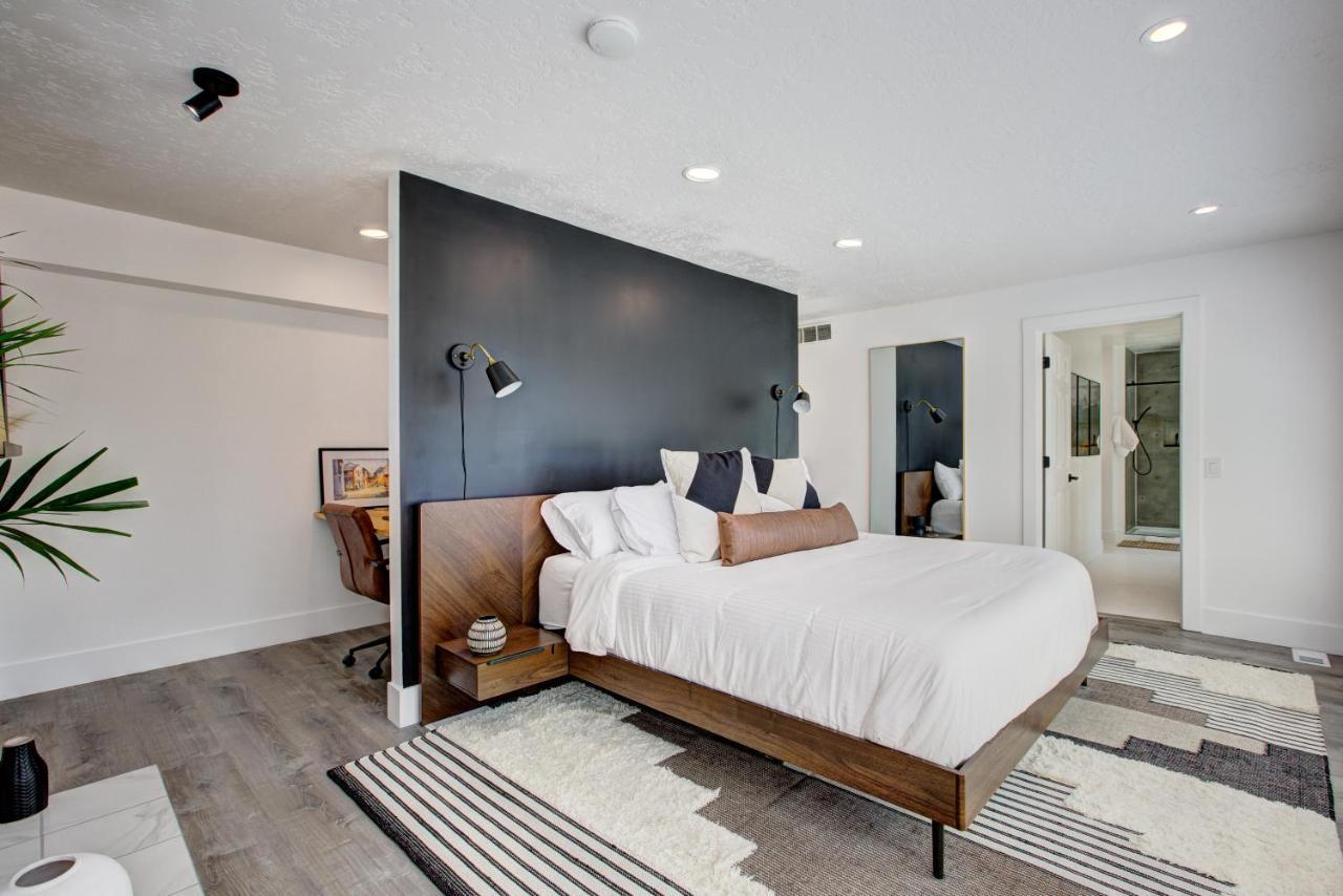 Off-broadway - Modern Woutdoor Haven