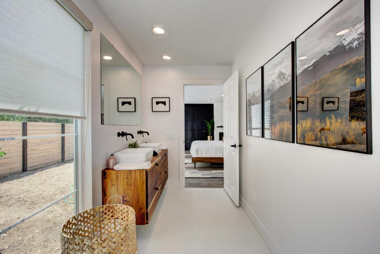 Off-broadway - Modern Woutdoor Haven Holiday home