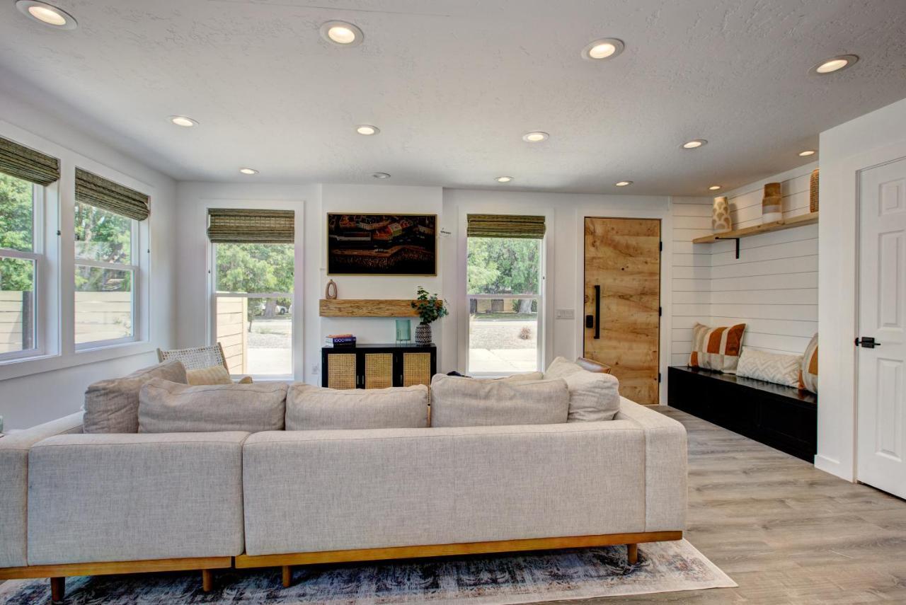 Off-broadway - Modern Woutdoor Haven *