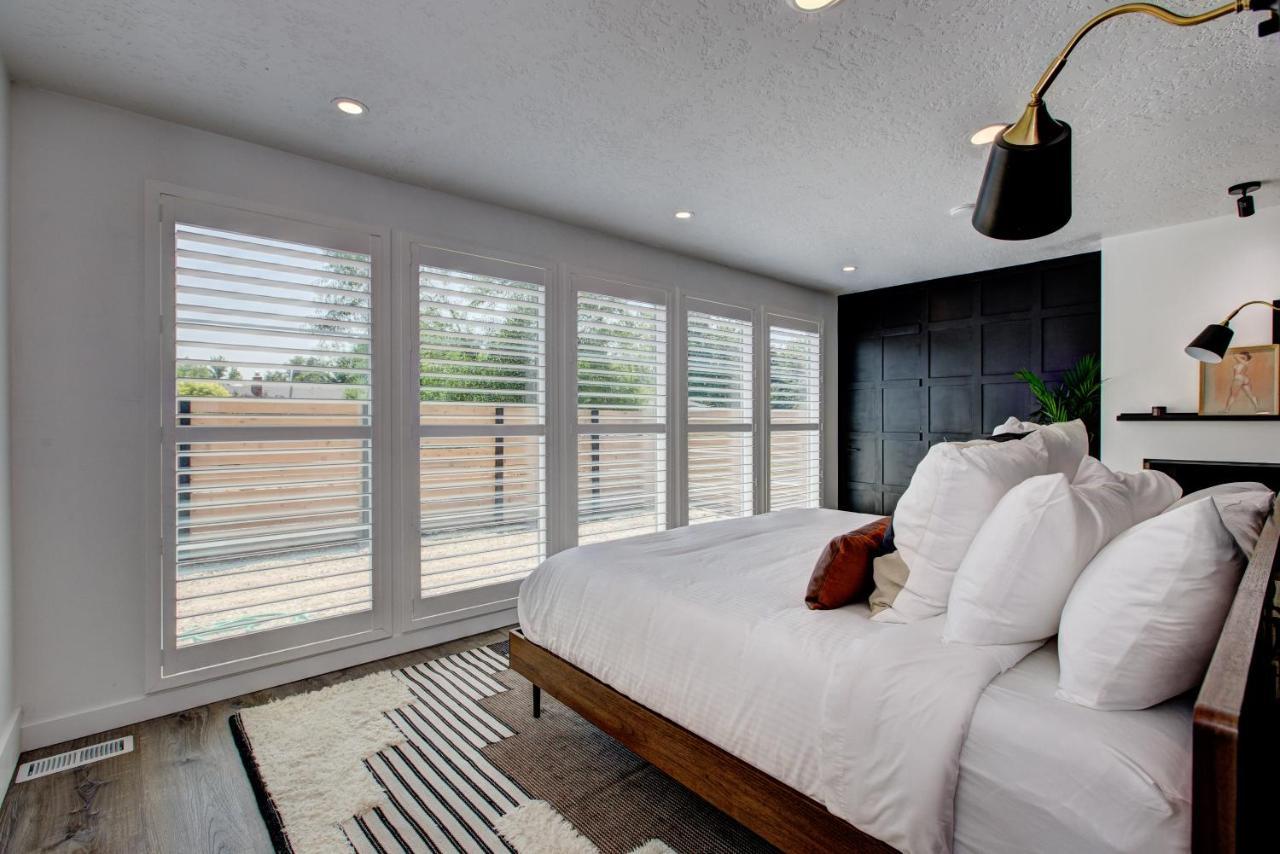Off-broadway - Modern Woutdoor Haven