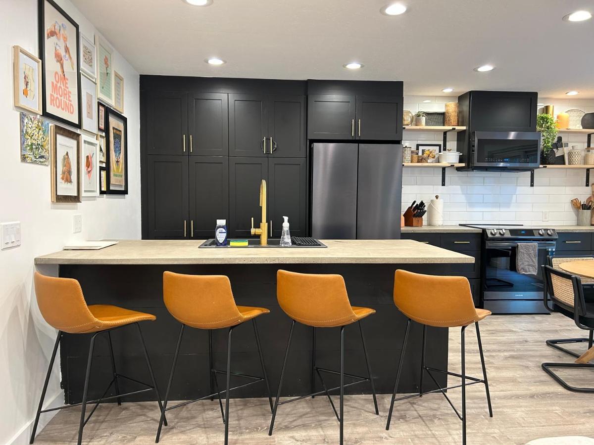 Off-broadway - Modern Woutdoor Haven *